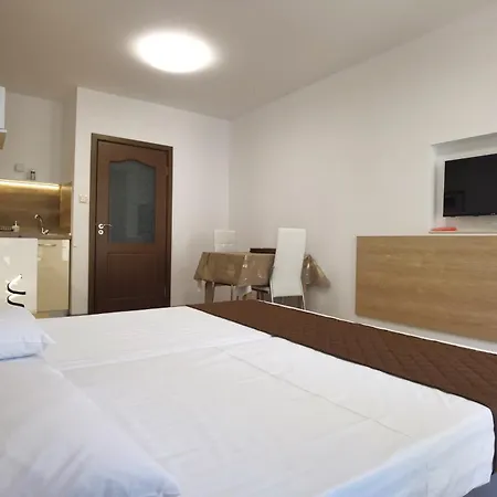 Cabacum Pleasure Beachfront - 50m To And Pool 3* Βάρνα